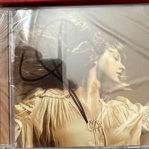 SIGNED SEALED FEARLESS TAYLOR’S VERSION CD